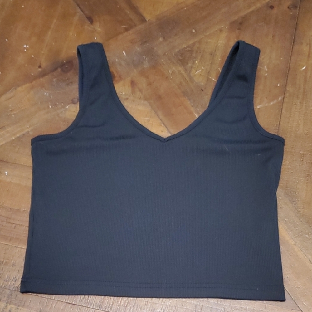 SHEIN Sleek Black Sleeveless Crop Top